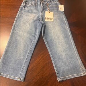 ROYALTY For Me Tummy Control Capris size 6
